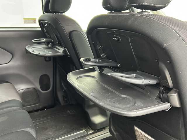 日産 セレナ ハイウェイスター 群馬県 2017(平29)年 5.3万km ダイヤモンドブラック 純正９型ナビ　純正１１型後席モニター　全周囲カメラ　衝突軽減ブレーキ　ハンズフリー両側電動スライドドア　ビルトインＥＴＣ　ドライブレコーダー　クリアランスソナー　オートライト　スマートキー　禁煙車
