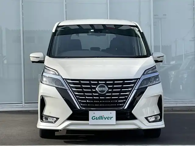 日産 セレナ ハイウェイスター V 神奈川県 2021(令3)年 3.5万km ブリリアントホワイトパール 社外ナビゲーション　/CD/DVD　/Bluetooth接続　/全方位カメラ　/ドライブレコーダー/プロパイロット　/レーンキープアシスト/両側パワースライドドア　/ＥＴＣ/前後コーナーセンサー/横滑り防止装置　/盗難防止装置　/USB入力端子/ABS/社外フロアマット/純正アルミホイル/オートライト/オートマチックハイビーム/ベンチシート/ウォークスルー/LEDヘッドライト/スマートキー