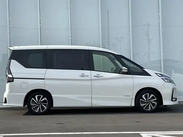 日産 セレナ ハイウェイスター V 神奈川県 2021(令3)年 3.5万km ブリリアントホワイトパール 社外ナビゲーション　/CD/DVD　/Bluetooth接続　/全方位カメラ　/ドライブレコーダー/プロパイロット　/レーンキープアシスト/両側パワースライドドア　/ＥＴＣ/前後コーナーセンサー/横滑り防止装置　/盗難防止装置　/USB入力端子/ABS/社外フロアマット/純正アルミホイル/オートライト/オートマチックハイビーム/ベンチシート/ウォークスルー/LEDヘッドライト/スマートキー