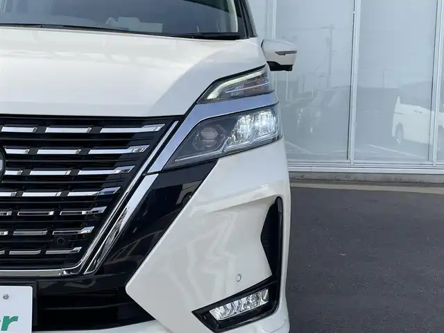 日産 セレナ ハイウェイスター V 神奈川県 2021(令3)年 3.5万km ブリリアントホワイトパール 社外ナビゲーション　/CD/DVD　/Bluetooth接続　/全方位カメラ　/ドライブレコーダー/プロパイロット　/レーンキープアシスト/両側パワースライドドア　/ＥＴＣ/前後コーナーセンサー/横滑り防止装置　/盗難防止装置　/USB入力端子/ABS/社外フロアマット/純正アルミホイル/オートライト/オートマチックハイビーム/ベンチシート/ウォークスルー/LEDヘッドライト/スマートキー