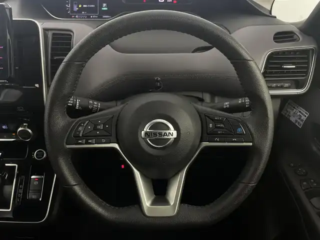 日産 セレナ ハイウェイスター V 大阪府 2021(令3)年 3.5万km ブリリアントホワイトパール 360度セーフティサポートアシスト/　・エマージェンシーブレーキ/　・踏み間違い防止アシスト/　・車線逸脱警防止支援システム/　・車線逸脱警報機能/　・標識認識機能/プロパイロット/社外ナビ/　（Bluetooth/CD/DVD）/アラウンドビューモニター/両側パワースライドドア/レーダークルーズコントロール/LEDヘッドライト/フォグランプ/純正16インチアルミホイール/ブラインドスポットモニター/コーナーセンサー/スマートキー/ETC2.0