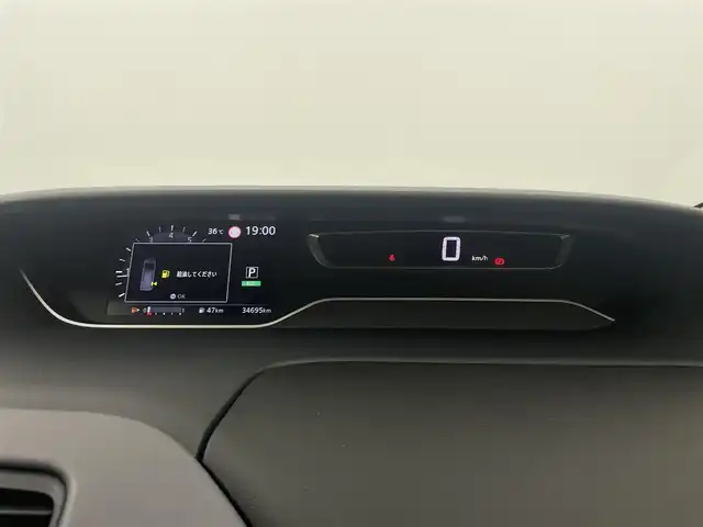 日産 セレナ ハイウェイスター V 大阪府 2021(令3)年 3.5万km ブリリアントホワイトパール 360度セーフティサポートアシスト/　・エマージェンシーブレーキ/　・踏み間違い防止アシスト/　・車線逸脱警防止支援システム/　・車線逸脱警報機能/　・標識認識機能/プロパイロット/社外ナビ/　（Bluetooth/CD/DVD）/アラウンドビューモニター/両側パワースライドドア/レーダークルーズコントロール/LEDヘッドライト/フォグランプ/純正16インチアルミホイール/ブラインドスポットモニター/コーナーセンサー/スマートキー/ETC2.0