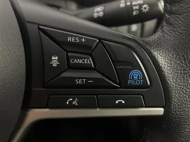 日産 セレナ ハイウェイスター V 大阪府 2021(令3)年 3.5万km ブリリアントホワイトパール 360度セーフティサポートアシスト/　・エマージェンシーブレーキ/　・踏み間違い防止アシスト/　・車線逸脱警防止支援システム/　・車線逸脱警報機能/　・標識認識機能/プロパイロット/社外ナビ/　（Bluetooth/CD/DVD）/アラウンドビューモニター/両側パワースライドドア/レーダークルーズコントロール/LEDヘッドライト/フォグランプ/純正16インチアルミホイール/ブラインドスポットモニター/コーナーセンサー/スマートキー/ETC2.0