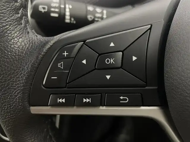 日産 セレナ ハイウェイスター V 大阪府 2021(令3)年 3.5万km ブリリアントホワイトパール 360度セーフティサポートアシスト/　・エマージェンシーブレーキ/　・踏み間違い防止アシスト/　・車線逸脱警防止支援システム/　・車線逸脱警報機能/　・標識認識機能/プロパイロット/社外ナビ/　（Bluetooth/CD/DVD）/アラウンドビューモニター/両側パワースライドドア/レーダークルーズコントロール/LEDヘッドライト/フォグランプ/純正16インチアルミホイール/ブラインドスポットモニター/コーナーセンサー/スマートキー/ETC2.0