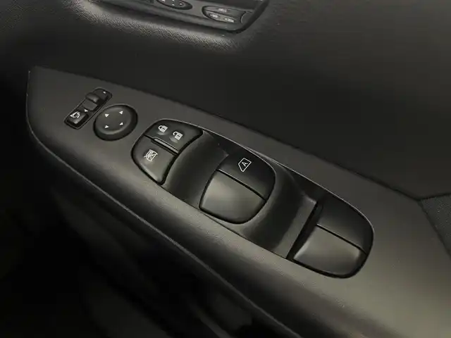 日産 セレナ ハイウェイスター V 大阪府 2021(令3)年 3.5万km ブリリアントホワイトパール 360度セーフティサポートアシスト/　・エマージェンシーブレーキ/　・踏み間違い防止アシスト/　・車線逸脱警防止支援システム/　・車線逸脱警報機能/　・標識認識機能/プロパイロット/社外ナビ/　（Bluetooth/CD/DVD）/アラウンドビューモニター/両側パワースライドドア/レーダークルーズコントロール/LEDヘッドライト/フォグランプ/純正16インチアルミホイール/ブラインドスポットモニター/コーナーセンサー/スマートキー/ETC2.0
