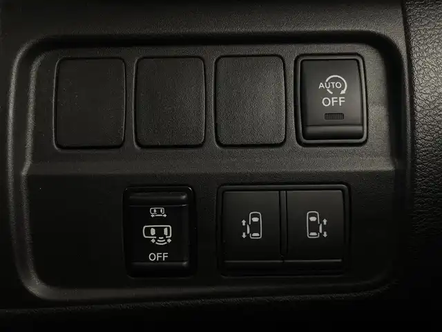 日産 セレナ ハイウェイスター V 大阪府 2021(令3)年 3.5万km ブリリアントホワイトパール 360度セーフティサポートアシスト/　・エマージェンシーブレーキ/　・踏み間違い防止アシスト/　・車線逸脱警防止支援システム/　・車線逸脱警報機能/　・標識認識機能/プロパイロット/社外ナビ/　（Bluetooth/CD/DVD）/アラウンドビューモニター/両側パワースライドドア/レーダークルーズコントロール/LEDヘッドライト/フォグランプ/純正16インチアルミホイール/ブラインドスポットモニター/コーナーセンサー/スマートキー/ETC2.0