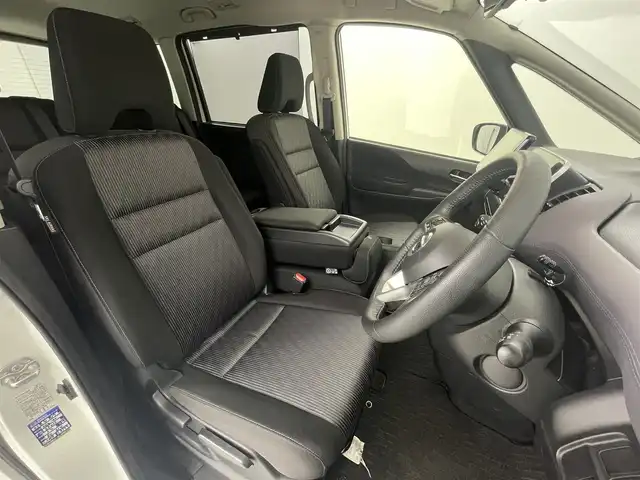 日産 セレナ ハイウェイスター V 大阪府 2021(令3)年 3.5万km ブリリアントホワイトパール 360度セーフティサポートアシスト/　・エマージェンシーブレーキ/　・踏み間違い防止アシスト/　・車線逸脱警防止支援システム/　・車線逸脱警報機能/　・標識認識機能/プロパイロット/社外ナビ/　（Bluetooth/CD/DVD）/アラウンドビューモニター/両側パワースライドドア/レーダークルーズコントロール/LEDヘッドライト/フォグランプ/純正16インチアルミホイール/ブラインドスポットモニター/コーナーセンサー/スマートキー/ETC2.0