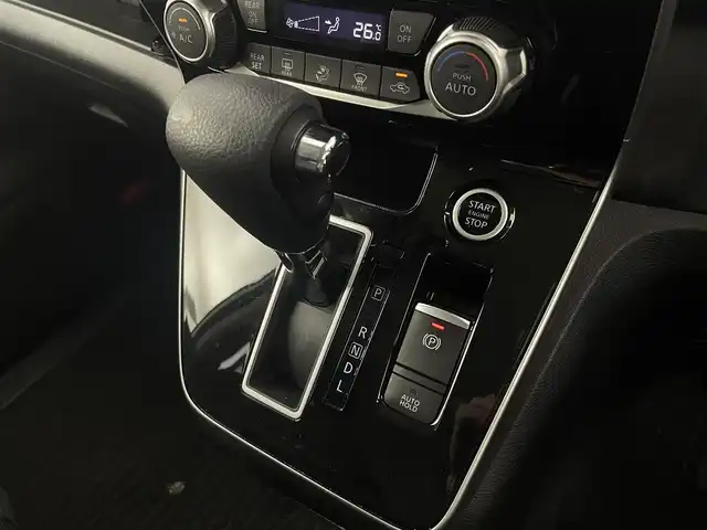 日産 セレナ ハイウェイスター V 大阪府 2021(令3)年 3.5万km ブリリアントホワイトパール 360度セーフティサポートアシスト/　・エマージェンシーブレーキ/　・踏み間違い防止アシスト/　・車線逸脱警防止支援システム/　・車線逸脱警報機能/　・標識認識機能/プロパイロット/社外ナビ/　（Bluetooth/CD/DVD）/アラウンドビューモニター/両側パワースライドドア/レーダークルーズコントロール/LEDヘッドライト/フォグランプ/純正16インチアルミホイール/ブラインドスポットモニター/コーナーセンサー/スマートキー/ETC2.0