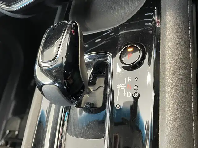 ホンダ ヴェゼル ハイブリッド ホンダセンシング 栃木県 2018(平30)年 1.6万km プラチナホワイトパール ワンオーナー /純正ナビ VXM-184Ci/【FM/AM/CD/BT】/ホンダセンシング /オートクルーズコントロール/レーンキープアシスト/横滑り防止装置/衝突被害軽減システム/パドルシフト/ETC/プッシュスタート/スマートキー/ブレーキホールド/自動パーキングブレーキ/ホンダECON/オートライト/フロアマット/サイドバイザー/ウィンカーミラー