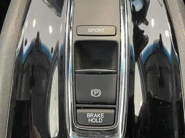 ホンダ ヴェゼル ハイブリッド ホンダセンシング 栃木県 2018(平30)年 1.6万km プラチナホワイトパール ワンオーナー /純正ナビ VXM-184Ci/【FM/AM/CD/BT】/ホンダセンシング /オートクルーズコントロール/レーンキープアシスト/横滑り防止装置/衝突被害軽減システム/パドルシフト/ETC/プッシュスタート/スマートキー/ブレーキホールド/自動パーキングブレーキ/ホンダECON/オートライト/フロアマット/サイドバイザー/ウィンカーミラー