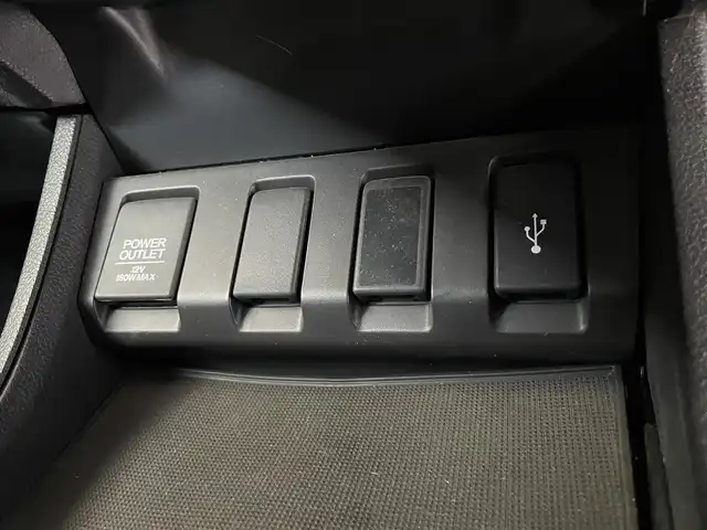 ホンダ ヴェゼル ハイブリッド ホンダセンシング 栃木県 2018(平30)年 1.6万km プラチナホワイトパール ワンオーナー /純正ナビ VXM-184Ci/【FM/AM/CD/BT】/ホンダセンシング /オートクルーズコントロール/レーンキープアシスト/横滑り防止装置/衝突被害軽減システム/パドルシフト/ETC/プッシュスタート/スマートキー/ブレーキホールド/自動パーキングブレーキ/ホンダECON/オートライト/フロアマット/サイドバイザー/ウィンカーミラー