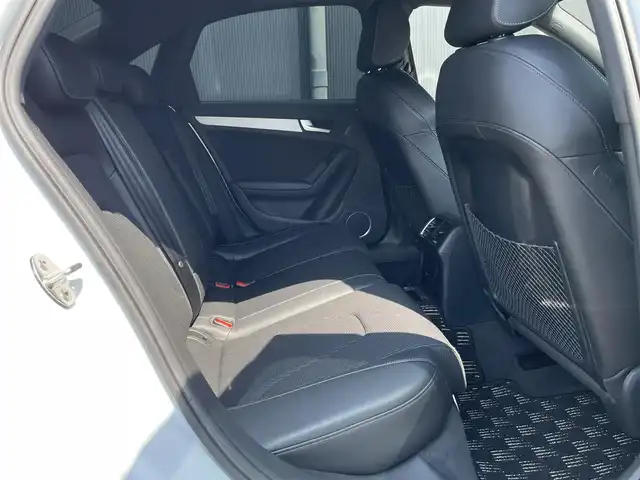 アウディ Ａ４ 2．0 TFSI クワトロ 香川県 2014(平26)年 5万km グレイシアホワイトメタリック Sライン/純正ナビ/Bカメラ/ETC/ドラレコ/フルセグTV/BT/DVD/CD/SD/アダプティブクルーズコントロール/パークセンサー/レーンアシスト/bang&olufsenサウンド/ハーフレザーシート/シートヒーター/パワーシート/パドルシフト/スペアキー×1本/取説/保証書