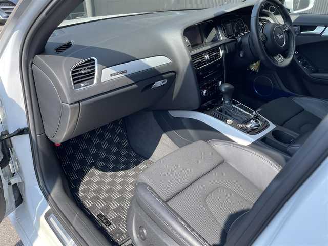 アウディ Ａ４ 2．0 TFSI クワトロ 香川県 2014(平26)年 5万km グレイシアホワイトメタリック Sライン/純正ナビ/Bカメラ/ETC/ドラレコ/フルセグTV/BT/DVD/CD/SD/アダプティブクルーズコントロール/パークセンサー/レーンアシスト/bang&olufsenサウンド/ハーフレザーシート/シートヒーター/パワーシート/パドルシフト/スペアキー×1本/取説/保証書