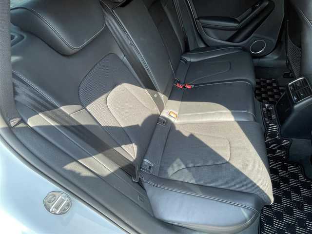 アウディ Ａ４ 2．0 TFSI クワトロ 香川県 2014(平26)年 5万km グレイシアホワイトメタリック Sライン/純正ナビ/Bカメラ/ETC/ドラレコ/フルセグTV/BT/DVD/CD/SD/アダプティブクルーズコントロール/パークセンサー/レーンアシスト/bang&olufsenサウンド/ハーフレザーシート/シートヒーター/パワーシート/パドルシフト/スペアキー×1本/取説/保証書