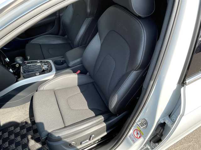 アウディ Ａ４ 2．0 TFSI クワトロ 香川県 2014(平26)年 5万km グレイシアホワイトメタリック Sライン/純正ナビ/Bカメラ/ETC/ドラレコ/フルセグTV/BT/DVD/CD/SD/アダプティブクルーズコントロール/パークセンサー/レーンアシスト/bang&olufsenサウンド/ハーフレザーシート/シートヒーター/パワーシート/パドルシフト/スペアキー×1本/取説/保証書