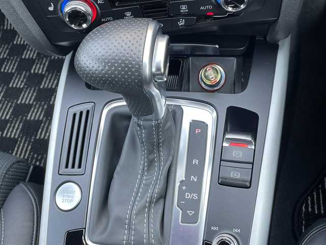 アウディ Ａ４ 2．0 TFSI クワトロ 香川県 2014(平26)年 5万km グレイシアホワイトメタリック Sライン/純正ナビ/Bカメラ/ETC/ドラレコ/フルセグTV/BT/DVD/CD/SD/アダプティブクルーズコントロール/パークセンサー/レーンアシスト/bang&olufsenサウンド/ハーフレザーシート/シートヒーター/パワーシート/パドルシフト/スペアキー×1本/取説/保証書