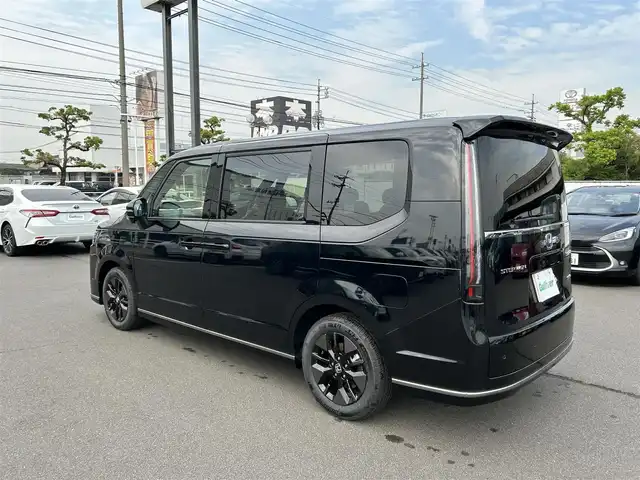 ホンダ ステップワゴン スパーダ eHEV 岡山県 2025(令7)年 0.1万km未満 クリスタルブラックパール 登録時走行距離5km/登録済未使用車/純正11.4インチナビ/フルセグTV/(AM.FM.TV.CD.DVD.BT)/両側パワースライドドア/フロントセンサーカメラ/バックビューモニター/シートヒーター/レーダークルーズコントロール/クリアランスソナー/衝突軽減ブレーキ/オットマン/電動リアゲート/レーンキープアシスト/フルフラットシート/カーテンエアバック/１６インチ純正AW