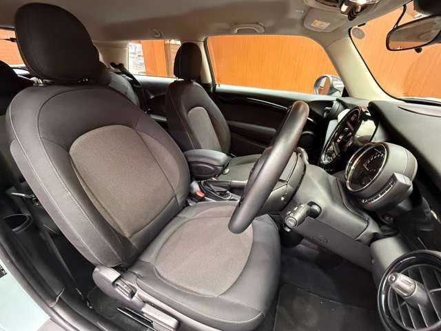 ＭＩＮＩ ミニ クーパー アイスブルーED 千葉県 2018(平30)年 3.9万km アイスブルー インテリジェントセーフティ　/純正ナビ　/バックカメラ　/ＰＤＣ　/パーキングアシスト　/ドライブレコーダー　/純正１５インチＡＷ　/ＬＥＤヘッドライト　/オートライト