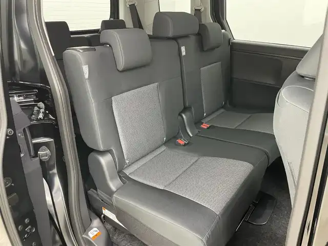 トヨタ シエンタ ハイブリッド G 岡山県 2025(令7)年 0.1万km未満 ブラック 登録済未使用車/トヨタセーフティセンス/・プリクラッシュセーフティ/・レーントレーシングアシスト/・レーンディパーチャーアラート/・レーダークルーズコントロール/・アダプティブハイビームシステム/・ロードサインアシスト/・ドライバー異常時対応システム/・プロアクティブドライビングアシスト/・発進遅れ告知機能/純正8インチディスプレイオーディオ/（AM/FM/BT/USB/Carplay）/パノラミックビューモニター/パーキングサポートブレーキ/ドライブスタートコントロール/純正ドライブレコーダー/両側パワースライドドア/LEDヘッドライト/オートライト/ビルトインETC/新車保証書/スマートキー×2