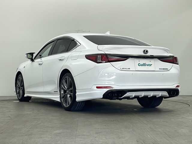 レクサス ＥＳ 300h Fスポーツ 秋田県 2020(令2)年 5.5万km ホワイトノーヴァガラスフレーク 純正ナビ（CD/DVD/BT/フルセグ）/バックカメラ/TRDエアロ（F/S/R）/TRDマフラー/サンルーフ/オートクルーズコントロール/レザーシート/前席パワーシート/前席シートヒーター/前席シートベンチレーション/ステアリングヒーター/リア電動サンシェード/ETC2.0/パドルシフト/プリクラッシュセーフティ（PCS）/ブラインドスポットモニター（BSM）/コーナーセンサー/ブレーキホールド/電動パーキングブレーキ