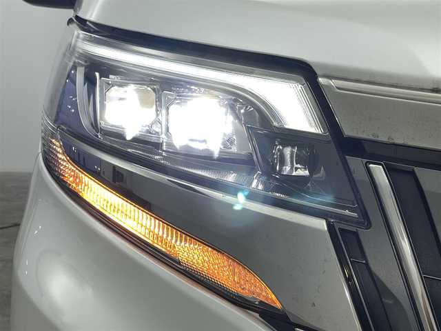 トヨタ エスクァイア ハイブリッド Gi プレミアムパッケージ 群馬県 2019(令1)年 3.7万km ホワイトパールクリスタルシャイン 純正９インチナビ　純正フリップダウンモニター　バックカメラ　プリクラッシュセーフティ　車線逸脱警報　クルーズコントロール　シートヒーター　オートマチックハイビーム　クリアランスソナー　ＥＴＣ　禁煙車