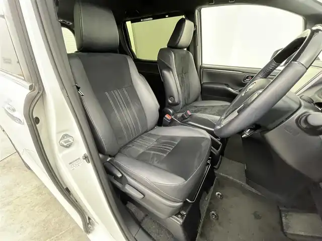 トヨタ エスクァイア ハイブリッド Gi プレミアムパッケージ 群馬県 2019(令1)年 3.7万km ホワイトパールクリスタルシャイン 純正９インチナビ　純正フリップダウンモニター　バックカメラ　プリクラッシュセーフティ　車線逸脱警報　クルーズコントロール　シートヒーター　オートマチックハイビーム　クリアランスソナー　ＥＴＣ　禁煙車