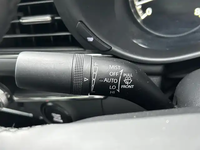 マツダ マツダ３セダン 15S ツーリング 道東・釧路十勝 2020(令2)年 3万km マシーングレープレミアムM ・ワンオーナー/・４WD/・寒冷地仕様/・純正SDナビ/・CD/DVD/BT/USB/HDMI/フルセグ/・バックカメラ/・ヘッドアップディスプレイ/・i-ACTIVSENSE/・アドバンスト・スマート・シティ・ブレーキ・サポート/・レーンキープアシスト/・レーダークルーズコントロール/・クリアランスソナー/・横滑り防止装置/・ブラインドスポットモニタリング/・ハイビーム・コントロール・システム/・アダプティブ・フロントライティング・システム/・LEDヘッドライト/・社外18インチAW/・純正フロアマット/・純正エンジンスターター/・プッシュスタート/・スマートキー/・取扱説明書/・保証書