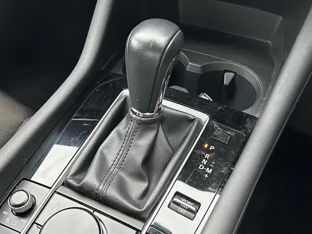 マツダ マツダ３セダン 15S ツーリング 道東・釧路十勝 2020(令2)年 3万km マシーングレープレミアムM ・ワンオーナー/・４WD/・寒冷地仕様/・純正SDナビ/・CD/DVD/BT/USB/HDMI/フルセグ/・バックカメラ/・ヘッドアップディスプレイ/・i-ACTIVSENSE/・アドバンスト・スマート・シティ・ブレーキ・サポート/・レーンキープアシスト/・レーダークルーズコントロール/・クリアランスソナー/・横滑り防止装置/・ブラインドスポットモニタリング/・ハイビーム・コントロール・システム/・アダプティブ・フロントライティング・システム/・LEDヘッドライト/・社外18インチAW/・純正フロアマット/・純正エンジンスターター/・プッシュスタート/・スマートキー/・取扱説明書/・保証書