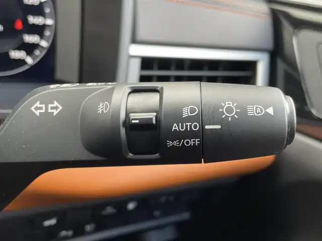 三菱 アウトランダー ＰＨＥＶ P 茨城県 2023(令5)年 0.3万km ホワイトダイヤモンド 純正メーカーナビ/保証書/ビルトインETC2.0/充電ケーブル/アラウンドビューモニター/サンルーフ/ＢＯＳＥプレミアムサウンド/１列目＆２列目シートヒーター/パワーバックドア/クリアランスソナー/プリクラッシュセーフティ/レーダークルーズコントロール/純正20インチAW/AC1500Wコンセント/メモリ機能付きパワーシート/ステアリングスイッチ/プッシュスタート/スマートキー/ランバーサポート調整スイッチ/電動パーキングブレーキ/オートホールド/ヘッドアップディスプレイ