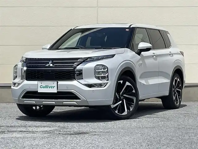 三菱 アウトランダー ＰＨＥＶ P 茨城県 2023(令5)年 0.3万km ホワイトダイヤモンド 純正メーカーナビ/保証書/ビルトインETC2.0/充電ケーブル/アラウンドビューモニター/サンルーフ/ＢＯＳＥプレミアムサウンド/１列目＆２列目シートヒーター/パワーバックドア/クリアランスソナー/プリクラッシュセーフティ/レーダークルーズコントロール/純正20インチAW/AC1500Wコンセント/メモリ機能付きパワーシート/ステアリングスイッチ/プッシュスタート/スマートキー/ランバーサポート調整スイッチ/電動パーキングブレーキ/オートホールド/ヘッドアップディスプレイ