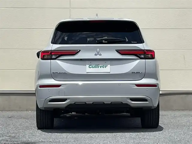 三菱 アウトランダー ＰＨＥＶ P 茨城県 2023(令5)年 0.3万km ホワイトダイヤモンド 純正メーカーナビ/保証書/ビルトインETC2.0/充電ケーブル/アラウンドビューモニター/サンルーフ/ＢＯＳＥプレミアムサウンド/１列目＆２列目シートヒーター/パワーバックドア/クリアランスソナー/プリクラッシュセーフティ/レーダークルーズコントロール/純正20インチAW/AC1500Wコンセント/メモリ機能付きパワーシート/ステアリングスイッチ/プッシュスタート/スマートキー/ランバーサポート調整スイッチ/電動パーキングブレーキ/オートホールド/ヘッドアップディスプレイ