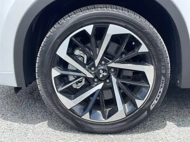 三菱 アウトランダー ＰＨＥＶ P 茨城県 2023(令5)年 0.3万km ホワイトダイヤモンド 純正メーカーナビ/保証書/ビルトインETC2.0/充電ケーブル/アラウンドビューモニター/サンルーフ/ＢＯＳＥプレミアムサウンド/１列目＆２列目シートヒーター/パワーバックドア/クリアランスソナー/プリクラッシュセーフティ/レーダークルーズコントロール/純正20インチAW/AC1500Wコンセント/メモリ機能付きパワーシート/ステアリングスイッチ/プッシュスタート/スマートキー/ランバーサポート調整スイッチ/電動パーキングブレーキ/オートホールド/ヘッドアップディスプレイ