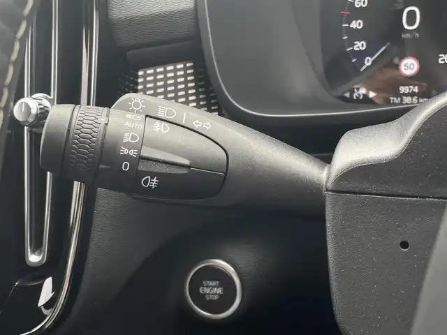 ボルボ ＸＣ４０ B4 AWD Rデザイン 東京都 2020(令2)年 1万km パール 純正ナビ/360°カメラ/BSM/ACC/ハーフレザーシート/シートヒーター/ドライブレコーダー/ETC