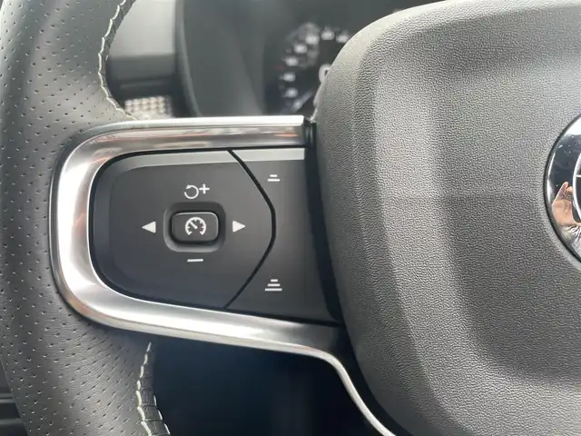 ボルボ ＸＣ４０ B4 AWD Rデザイン 東京都 2020(令2)年 1万km パール 純正ナビ/360°カメラ/BSM/ACC/ハーフレザーシート/シートヒーター/ドライブレコーダー/ETC