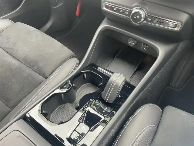 ボルボ ＸＣ４０ B4 AWD Rデザイン 東京都 2020(令2)年 1万km パール 純正ナビ/360°カメラ/BSM/ACC/ハーフレザーシート/シートヒーター/ドライブレコーダー/ETC
