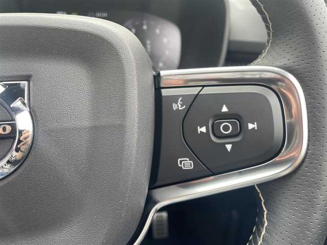 ボルボ ＸＣ４０ B4 AWD Rデザイン 東京都 2020(令2)年 1万km パール 純正ナビ/360°カメラ/BSM/ACC/ハーフレザーシート/シートヒーター/ドライブレコーダー/ETC