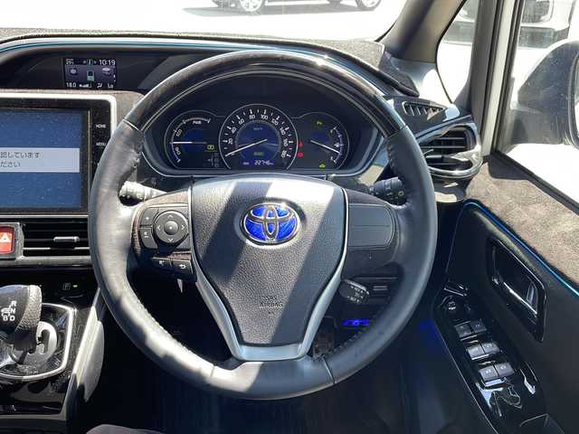 トヨタ ヴォクシー ハイブリッド ZS 煌Ⅱ 長野県 2020(令2)年 2.3万km ホワイトパールクリスタルシャイン トヨタセーフティーセンス/・プリクラッシュセーフティ/・レーンディパーチャーアラート/・オートマチックハイビーム/モデリスタエアロ（F・R）/車高調/純正10インチナビ【NSZN-Z68T】/（CD/DVD/BT/フルセグTV）/バックカメラ/ビルトインETC/両側パワースライドドア/クルーズコントロール/シートヒーター（D・N席）/ウッドコンビステアリング/ステアリングスイッチ/LEDヘッドライト/フォグランプ/オートライト/ドライブレコーダー/スマートキー/Pスタート/電動格納ミラー/純正１６インチAW
