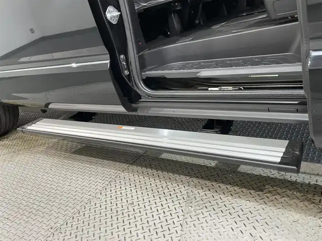 三菱 デリカＤ：５ ブラックエディション 愛知県 2025(令7)年 0.1千km アメジストブラック 登録済未使用車/電動サイドステップ/本革シート/純正１１インチナビ/フリップダウンモニター/両側パワースライドドア/パワーバックドア/レーダークルーズコントロール/衝突軽減ブレーキ/車線逸脱警報/ブラインドスポットモニター/電動パーキングブレーキ/ブレーキホールド/パドルシフト/ハンドルヒーター/シートヒーター/ＬＥＤヘッドライト/AC100V100Wコンセント/アクセサリーソケット/USB＆HDMI入力端子/ISOFIX/純正18インチアルミホイール