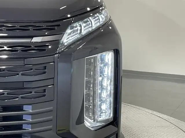 三菱 デリカＤ：５ ブラックエディション 愛知県 2025(令7)年 0.1千km アメジストブラック 登録済未使用車/電動サイドステップ/本革シート/純正１１インチナビ/フリップダウンモニター/両側パワースライドドア/パワーバックドア/レーダークルーズコントロール/衝突軽減ブレーキ/車線逸脱警報/ブラインドスポットモニター/電動パーキングブレーキ/ブレーキホールド/パドルシフト/ハンドルヒーター/シートヒーター/ＬＥＤヘッドライト/AC100V100Wコンセント/アクセサリーソケット/USB＆HDMI入力端子/ISOFIX/純正18インチアルミホイール