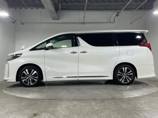 トヨタ アルファード S Cパッケージ 神奈川県 2022(令4)年 1.2万km ホワイトパールクリスタルシャイン トヨタセーフティセンス/純正9型メーカーナビ/・BT/フルセグTV/CD/DVD/SD/MiraCast/AM/FM/バックカメラ/デジタルインナーミラー/ツインムーンルーフ/純正フリップダウンモニター/モデリスタエアロ(F/S/RU)/両側電動スライドドア/ビルトインETC/360度ドライブレコーダー/レザー調シート/パワーシート(D/N/2列目)/シートヒーター(D/N)/ベンチレーション(D/N)/メモリシート(D)/パワーバックドア/BSM/ウッドコンビステアリング/ステアリングスイッチ/ステアリングヒーター/Autoライト/三眼LEDヘッドライト/AFS/LEDフォグランプ/シーケンシャルウィンカー/スマートキー/スペアキー/プッシュスタートボタン/電動パーキングブレーキ/オートブレーキホールド/SOSコール/純正フロアマット/純正ドアバイザー/純正18インチアルミホイール