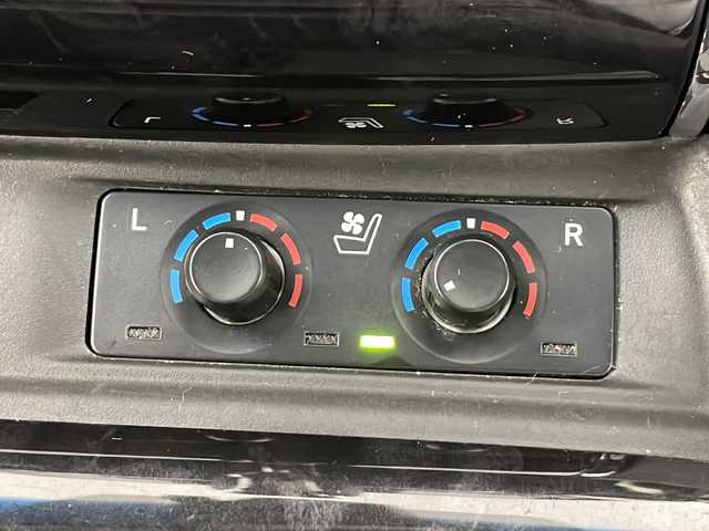 トヨタ ヴェルファイア Z Gエディション 宮城県 2019(平31)年 5.1万km ホワイトパールクリスタルシャイン サンルーフ/ＡＬＰＩＮＥフリップダウンモニター/メーカーOP本革シート/・1.2列目シートヒーター/・前席シートベンチレーション/・1.2列目パワーシート/・D席シートメモリー/・オットマン/トヨタセーフティセンス/・レーントレーシングアシスト/・プリクラッシュセーフティ/・レーダークルーズコントロール/ブラインドスポットモニター/ロードサインアシスト/オートマチックハイビーム/ＡＬＰＩＮＥ１１インチナビ/CD/DVD/Bluetooth/SD/USB/HDMI/バックカメラ/両側パワースライドドア/電動リアゲート/ステアリングヒーター/電動パーキングブレーキ/ステアリングヒーター/ETC/LEDヘッドライト/LEDフォグライト/純正18インチAW/純正フロアマット/AC100V電源