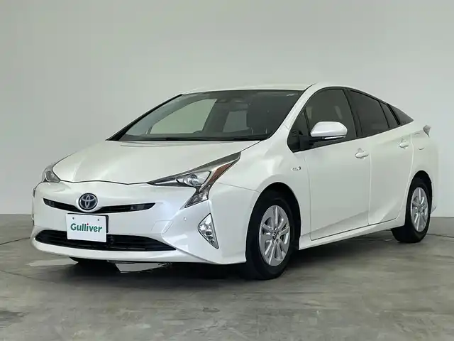 トヨタ プリウス Sセーフティプラス 群馬県 2018(平30)年 7.2万km ホワイトパールクリスタルシャイン 社外８型ナビ　Ｂモニター　セーフティーセンス　衝突軽減　レーンキープ　Ｐアシスト　ＡＨＢ　レーダークルーズ　前後コーナーセンサー　ＥＴＣ　ＬＥＤヘッド　ＬＥＤフォグ　プッシュスタート　スペアキー　禁煙