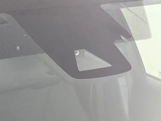 トヨタ プリウス Sセーフティプラス 群馬県 2018(平30)年 7.2万km ホワイトパールクリスタルシャイン 社外８型ナビ　Ｂモニター　セーフティーセンス　衝突軽減　レーンキープ　Ｐアシスト　ＡＨＢ　レーダークルーズ　前後コーナーセンサー　ＥＴＣ　ＬＥＤヘッド　ＬＥＤフォグ　プッシュスタート　スペアキー　禁煙