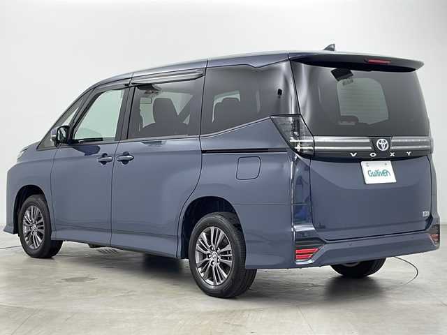トヨタ ヴォクシー ハイブリッド S－G 道央・札幌 2025(令7)年 0.1万km マッシブグレー ・４ＷＤ/・純正ナビ＆ＴＶ＆ＢＴ＆ＤＶＤ＆ＣＤ/・バックカメラ/・レーダークルーズコントロール/・衝突被害軽減ブレーキ/・レーンキープアシスト/・両側電動スライドドア/・ＥＴＣ/・ステアリングスィッチ/・ＨＤＭＩ/・コーナーセンサー/・ＬＥＤヘッドライト