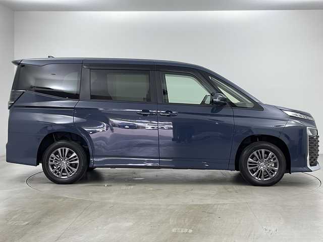 トヨタ ヴォクシー ハイブリッド S－G 道央・札幌 2025(令7)年 0.1万km マッシブグレー ・４ＷＤ/・純正ナビ＆ＴＶ＆ＢＴ＆ＤＶＤ＆ＣＤ/・バックカメラ/・レーダークルーズコントロール/・衝突被害軽減ブレーキ/・レーンキープアシスト/・両側電動スライドドア/・ＥＴＣ/・ステアリングスィッチ/・ＨＤＭＩ/・コーナーセンサー/・ＬＥＤヘッドライト