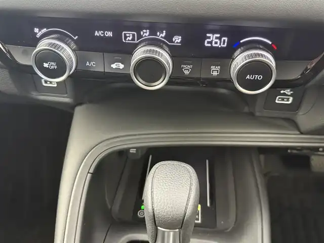 ホンダ ヴェゼル ハイブリッド e:HEV X 愛知県 2022(令4)年 3.4万km プラチナホワイトパール ホンダセンシング/純正ディスプレイナビ/フルセグTV/Bluetooth/AppleCarPlay/AndroidAuto/Qi充電/アダプティブクルーズコントロール/ステアリングリモコン/パドルシフト/ダウンヒルアシストコントロール/ETC2.0/オートライト/フォグランプ/全方位ドライブレコーダー/バックカメラ/モデューロフルエアロ