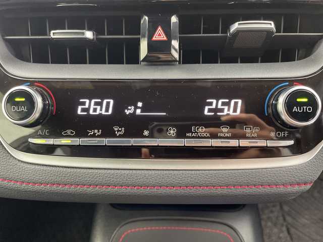 トヨタ カローラ スポーツ ハイブリッドG Z 岐阜県 2018(平30)年 3万km ブラッキッシュアゲハガラスフレーク 純正SDナビ（NSCD-W66)/ワンセグ/BT/AM/FM/DVD/バックカメラ/ビルトインETC/社外ドライブレコーダー/トヨタセーフティセンス/・プリクラッシュセーフティ/・レーントレーシングアシスト/・ダイナミックレーダークルーズコントロール/・オートマチックハイビーム/・ロードサインアシスト/ブラインドスポットモニター/パーキングサポートブレーキ/リヤクロストラフィックアラート/クリアランスソナー/LEDオートライト/フォグランプ/純正フロアマット/サイドバイザー/トノカバー/純正18インチAW/スペアキー