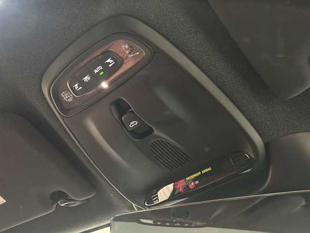 ボルボ ＸＣ４０ T4 AWD インスクリプション 新潟県 2019(平31)年 2.8万km グレー パノラッミックスライディングルーフ/Inscription 標準装備/・Inscription専用色パイングレーメタリック/・本革シートオキサイドレッド/・ドリフト・ウッド・パネル/・19インチ 5ダブルスポークダイヤモンドカットAW/・Inscription 専用フロントグリル/・Orreforsクリスタルノブ/・harman/kardonプレミアムサウンド/標準装備/・アダプティブ・クルーズ・コントロール/・パイロット・アシスト（車線維持支援機能）/・LKA（レーン・キーピング・エイド/・LEDヘッドライト（アクティブベンディング機能付）/・オートブレーキ機能付CTA（クロス・トラフィック・アラート/・オンカミング・レーン・ミティゲーション/・ブラインドスポット・インフォメーション・システム/・LCMA（レーン・チェンジ・マージ・エイド）/・360°ビューカメラ/・パーク・アシスト・パイロット/・Bluetooth/・TV/・ドライブレコーダー