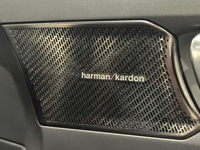 ボルボ ＸＣ４０ T4 AWD インスクリプション 新潟県 2019(平31)年 2.8万km グレー パノラッミックスライディングルーフ/Inscription 標準装備/・Inscription専用色パイングレーメタリック/・本革シートオキサイドレッド/・ドリフト・ウッド・パネル/・19インチ 5ダブルスポークダイヤモンドカットAW/・Inscription 専用フロントグリル/・Orreforsクリスタルノブ/・harman/kardonプレミアムサウンド/標準装備/・アダプティブ・クルーズ・コントロール/・パイロット・アシスト（車線維持支援機能）/・LKA（レーン・キーピング・エイド/・LEDヘッドライト（アクティブベンディング機能付）/・オートブレーキ機能付CTA（クロス・トラフィック・アラート/・オンカミング・レーン・ミティゲーション/・ブラインドスポット・インフォメーション・システム/・LCMA（レーン・チェンジ・マージ・エイド）/・360°ビューカメラ/・パーク・アシスト・パイロット/・Bluetooth/・TV/・ドライブレコーダー