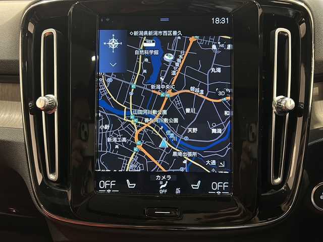 ボルボ ＸＣ４０ T4 AWD インスクリプション 新潟県 2019(平31)年 2.8万km グレー パノラッミックスライディングルーフ/Inscription 標準装備/・Inscription専用色パイングレーメタリック/・本革シートオキサイドレッド/・ドリフト・ウッド・パネル/・19インチ 5ダブルスポークダイヤモンドカットAW/・Inscription 専用フロントグリル/・Orreforsクリスタルノブ/・harman/kardonプレミアムサウンド/標準装備/・アダプティブ・クルーズ・コントロール/・パイロット・アシスト（車線維持支援機能）/・LKA（レーン・キーピング・エイド/・LEDヘッドライト（アクティブベンディング機能付）/・オートブレーキ機能付CTA（クロス・トラフィック・アラート/・オンカミング・レーン・ミティゲーション/・ブラインドスポット・インフォメーション・システム/・LCMA（レーン・チェンジ・マージ・エイド）/・360°ビューカメラ/・パーク・アシスト・パイロット/・Bluetooth/・TV/・ドライブレコーダー